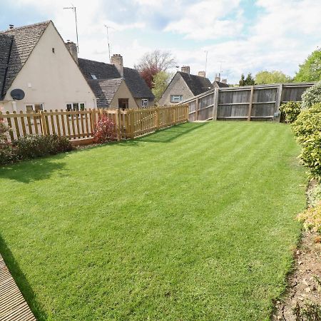 White Stones Villa Burford Exterior photo