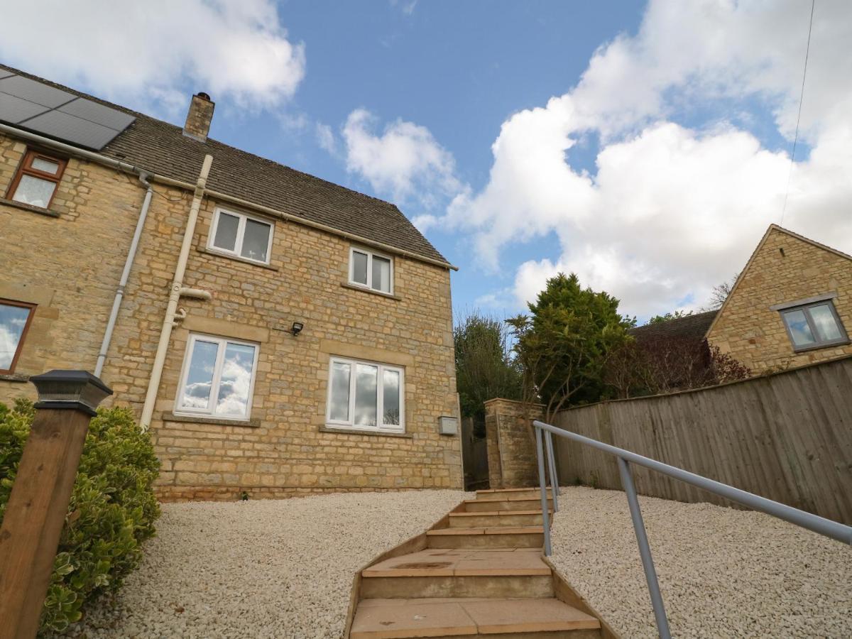 White Stones Villa Burford Exterior photo